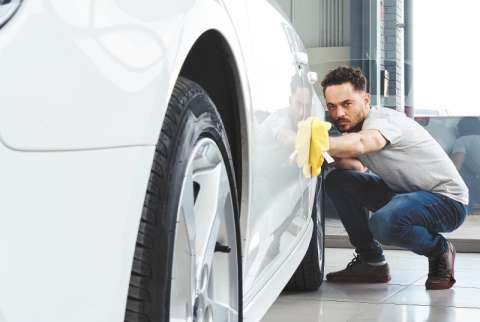 Soluciones caseras para quitar rayones del carro o moto sin afectar la pintura
