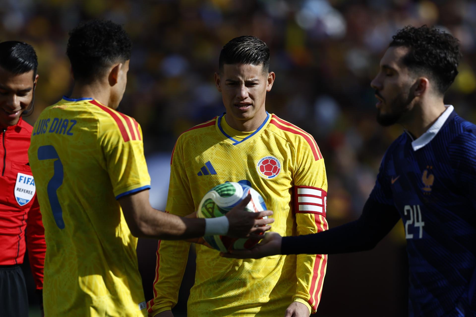 LANDOVER (United States), 29/03/2026.- Colombia's James Rodriguez (C) looks on during the friendly soccer match between Colombia and France in Landover, Maryland, USA, 29 March 2026. (Futbol, Amistoso, Francia) EFE/EPA/WILL OLIVER