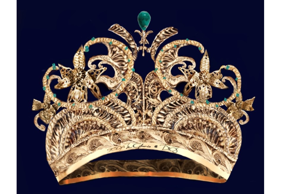 Corona Creación Divina de Ernesto Carlos Berrocal, finalista de Miss Universe Colombia.