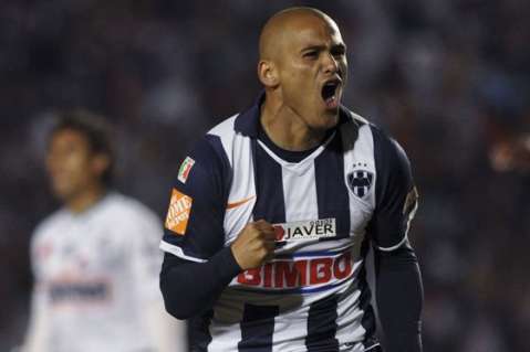 El chileno Humberto Suazo se lesionó y es duda para el Mundial