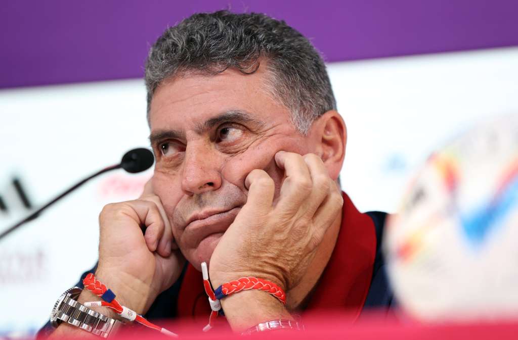 Doha (Qatar), 26/11/2022.- Costa Rica's head coach Luis Fernando Suarez attends a press conference at the Qatar National Convention Center (QNCC) in Doha, Qatar, 26 November 2022. Costa Rica will face Japan in their FIFA World Cup 2022 group E soccer match on 27 November. (Mundial de Fútbol, Japón, Catar) EFE/EPA/ABEDIN TAHERKENAREH
