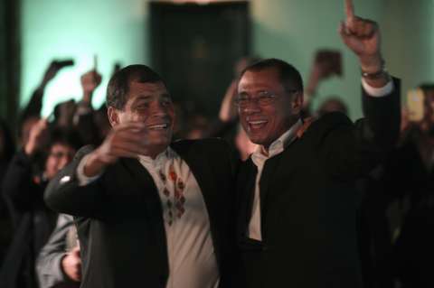 Rafael Correa celebra su reelección
