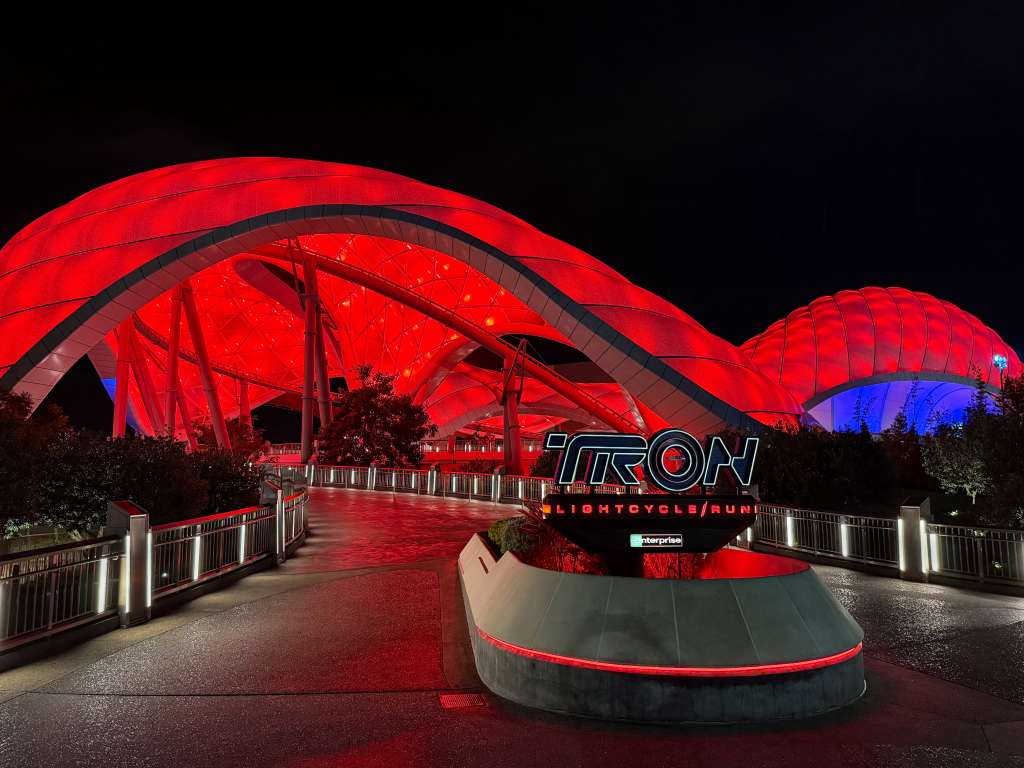 TRON Lightcycle / Run presented by Enterprise contará con un overlay especial inspirado en la película Tron: Ares, con la banda sonora de Nine Inch Nails.