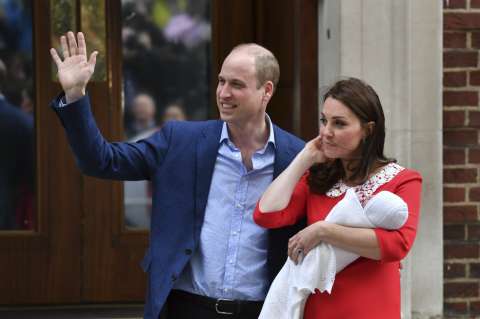 ¿Cuál es la tradición en el nacimiento de un bebé de la corona inglesa?
