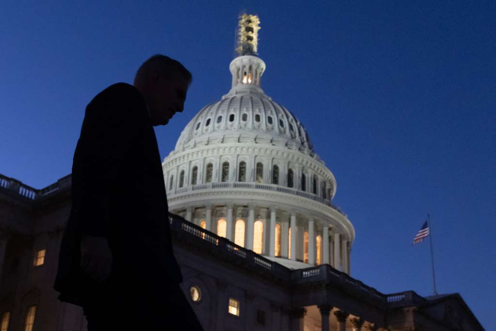 Washington (United States), 13/10/2023.- Republican Representative of California and former Speaker of the House Kevin McCarthy walks down the East Front steps of the US House of Representatives after attend a vigil for Israel with a bipartisan group of members of the House, on Capitol Hill in Washington, DC, USA, 12 October 2023. The US House has been unable to pass a resolution condemning Hamas with the position of House Speaker vacant after Kevin McCarthy was removed as speaker in a historic vote forced by hard-right conservatives. EFE/EPA/MICHAEL REYNOLDS