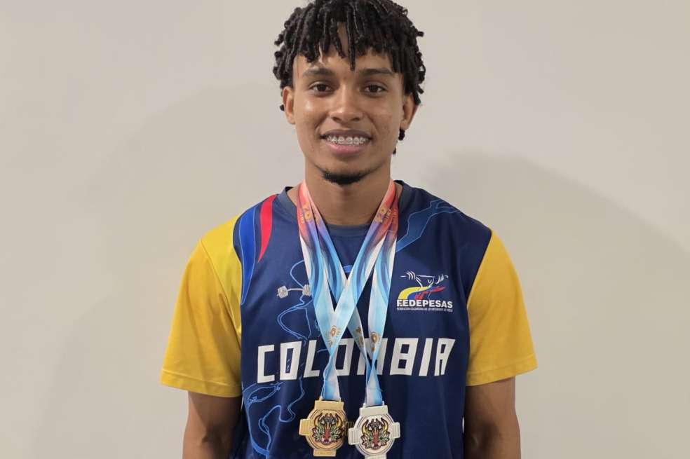 El pesista vallecaucano José Eber González, primer medallista colombiano en el Mundial Juvenil 2025, en Lima, Perú.