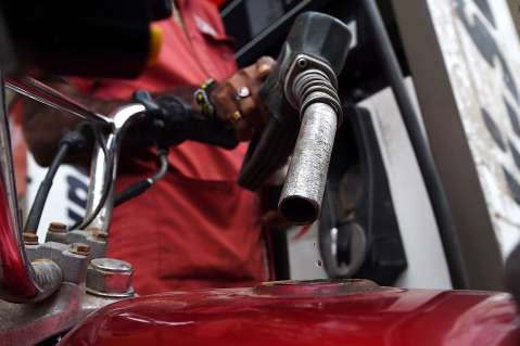 América, entre la dependencia a los combustibles y la carga fiscal por subsidios