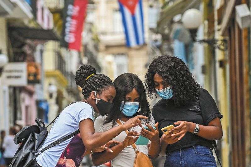 En concreto, dicha enmienda requiere a la Administración del presidente de EE.UU., Joe Biden, que “facilite acceso libre, abierto y sin censura a internet para el pueblo de Cuba”, según un comunicado en la web de Rubio.