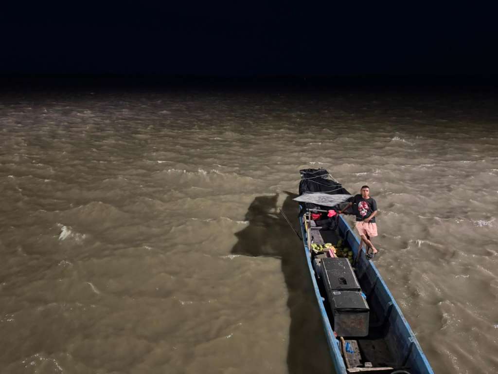 Pescador en el río Magdalena (Barranquilla).