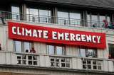 Activistas de Greenpeace bloquean la entrada de petrolera en Inglaterra