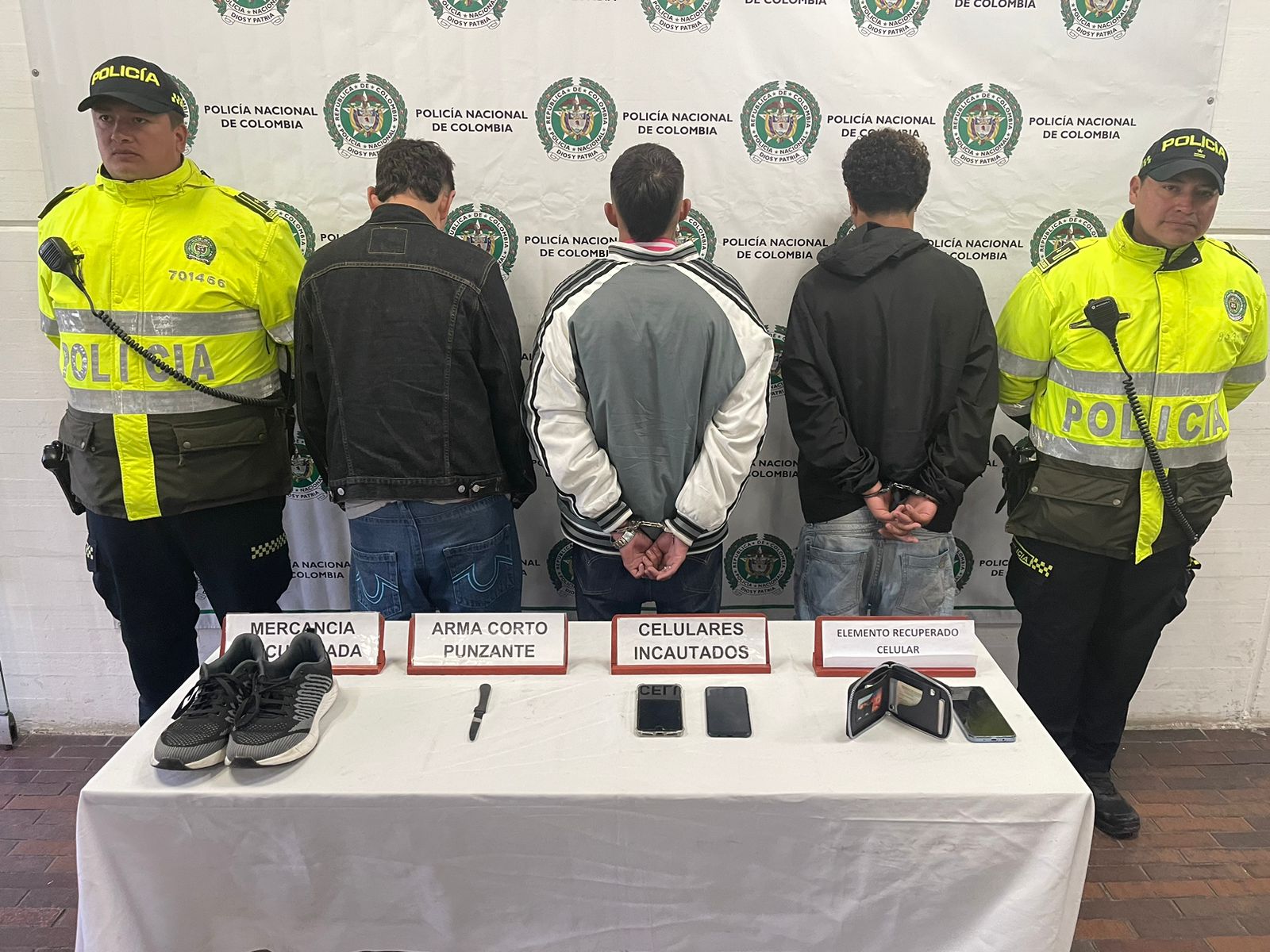 Los capturados son dos jóvenes de 19 años y un menor aprehendido de 15.