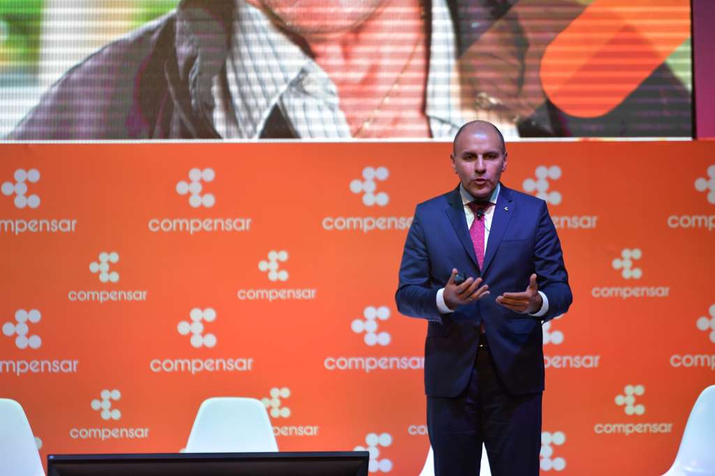 Director General de Compensar durante el lanzamiento del libro “Hacia el bienestar sostenible para todas” de Compensar