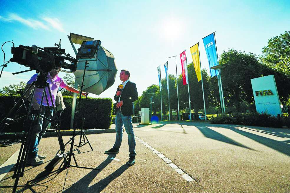 Por estos días, en la sede de la FIFA, permanecen más de 100 periodistas atentos al escándalo de corrupción que azota al organismo. /AFP