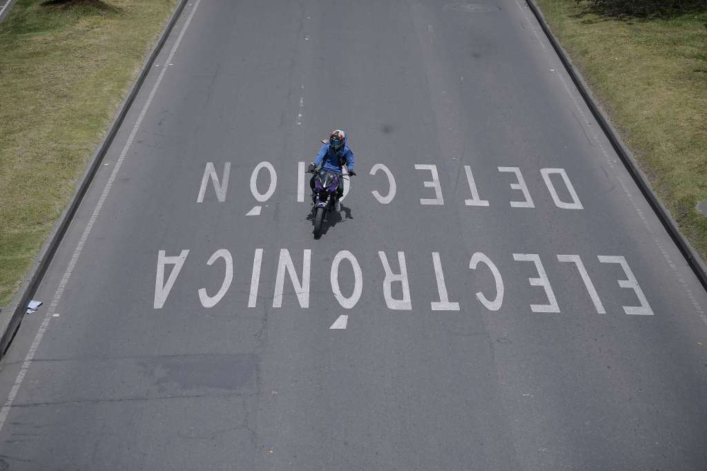 Cientos de motociclistas y conductores de varios gremios se movilizaron en Bogotá para rechazar las medidas de la administración distrital contra varios actores viales.