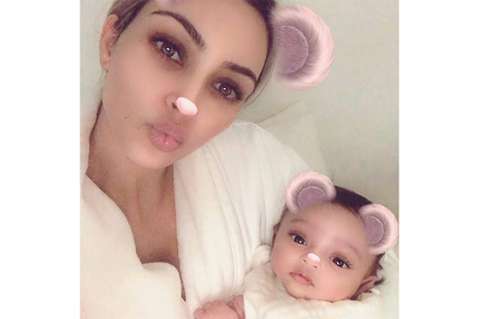 Kim Kardashian presenta a su hija Chicago