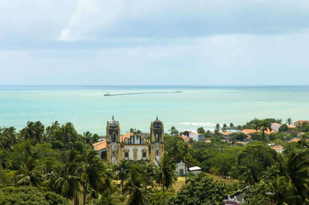Además de recorrer el centro con sus calles coloniales, disfrutar de las playas de Recife es un plan imperdible. / 123rf