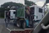 En video quedó registrado un violento atraco en plena vía a un camionero