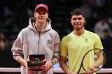 Alcaraz calienta el Abierto de Australia: le ganó a Sinner el primer torneo previo