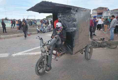 Inacción del Distrito ante la regularización del bicitaxismo puede salir cara