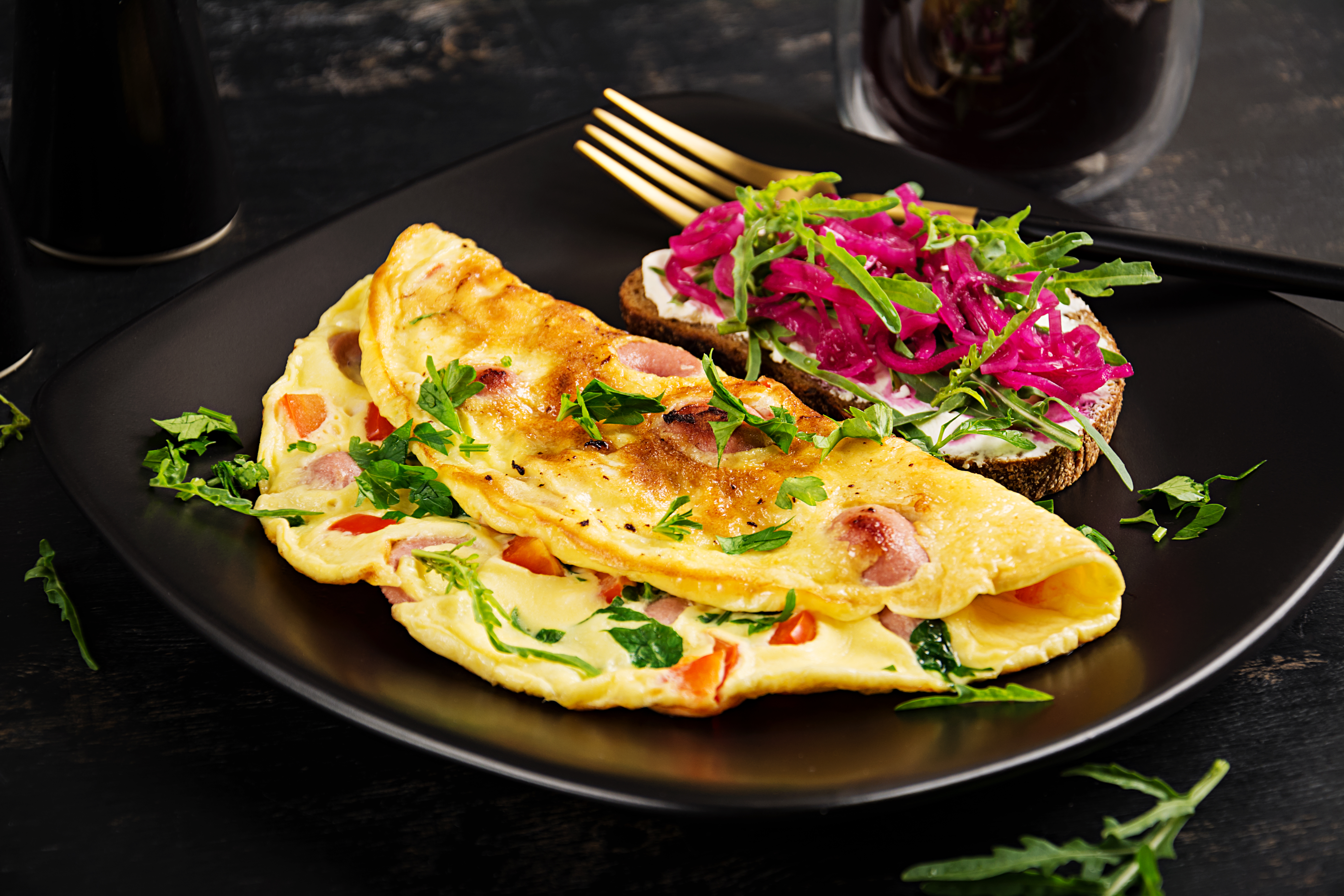 Tortilla de huevo, leche y vegetales