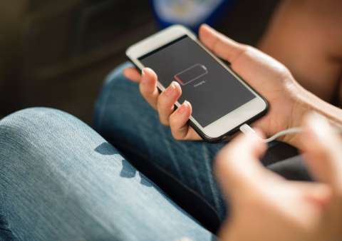 Recomendaciones para conservar la batería del celular durante sus viajes