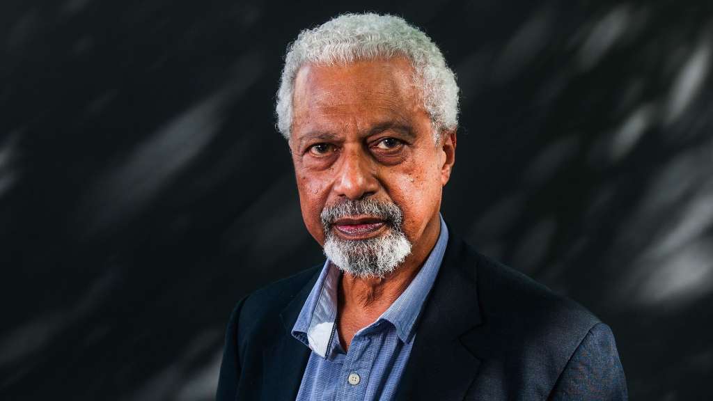 Abdulrazak Gurnah ha escrito su obra en inglés y se ha dedicado a los estudios postcoloniales enfocados en África, India y el Caribe.
