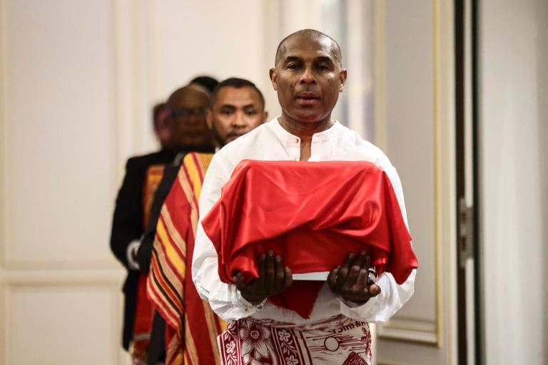 Francia retorna restos humanos de sus museos a Madagascar