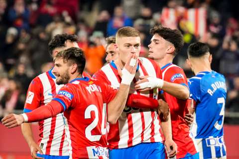Girona venció a Alavés y recuperó el liderato de la Liga de España