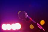 Científicos hacen experimento con un karaoke para entender por qué nos sonrojamos