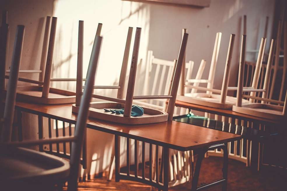 la resolución establece que las semanas de receso a que tienen derecho cada docente y directivo de instituciones oficiales de Bogotá son del 22 de junio al 5 de julio y del 7 de diciembre de 2020 al 3 de enero de 2021.