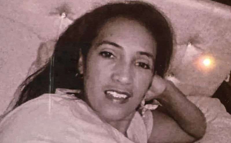 Tras el ataque, trasladaron a Ana Elsy Arteaga Camilo a un hospital local y luego a un centro asistencial en Popayán, pero falleció antes de llegar.