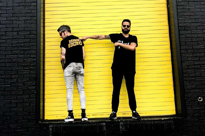 Diamante Eléctrico está integrado por Juan Galeano y Daniel Álvarez, quienes llevan trabajando en este proyecto cerca de diez años. / César Acevedo
