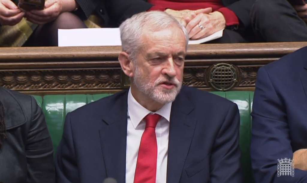 El líder laborista, Jeremy Corbyn, propuso una moción de censura contra Theresa May. / AFP
