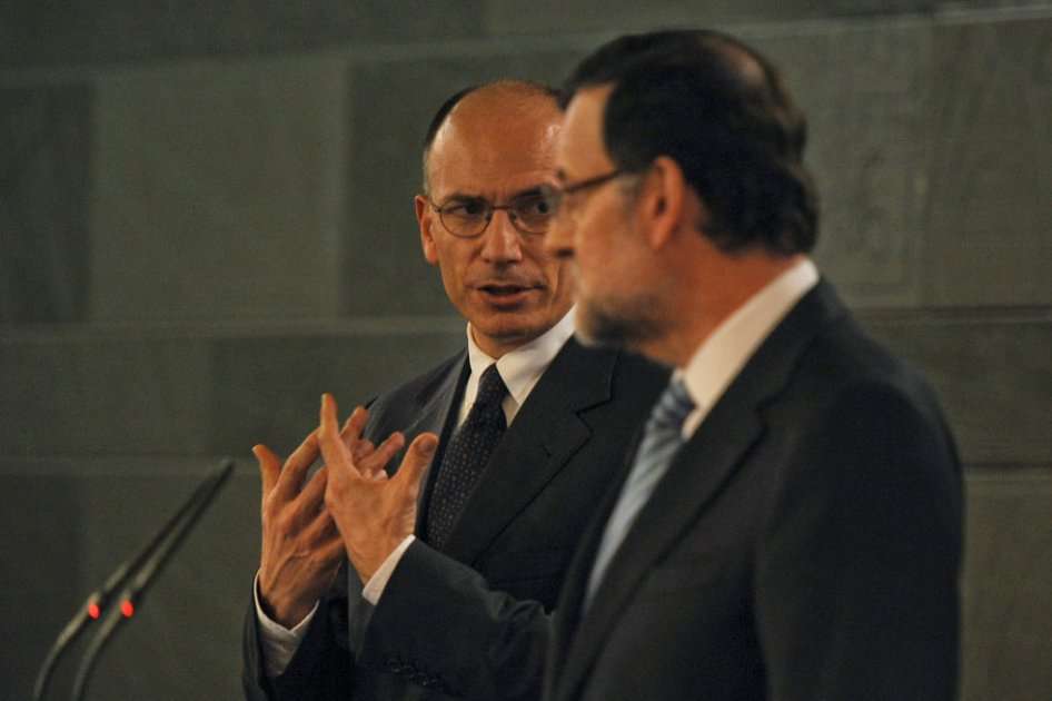 El presidente del Gobierno, Mariano Rajoy (d), y el nuevo primer ministro italiano, Enrico Letta, durante la rueda de prensa que han ofrecido tras la reunión mantenida esta tarde en el Palacio de la Moncloa. Foto: EFE