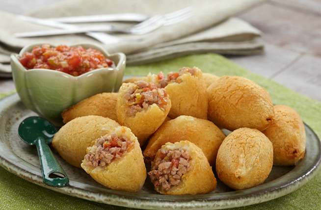 Carimañolas con brazuelo de cerdo
