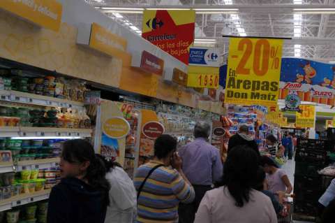 Trabajadores de Carrefour en alerta  por llegada de Cencosud