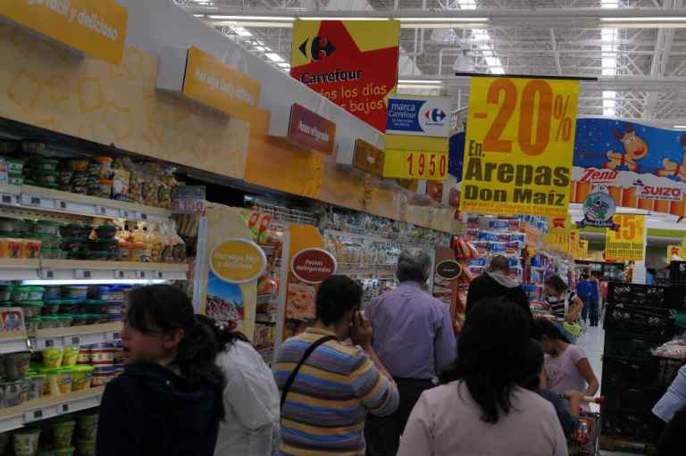 Trabajadores de Carrefour en alerta  por llegada de Cencosud