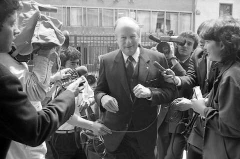 La historia de Low Murtra: el ministro que desafió a Pablo Escobar y pagó con su vida