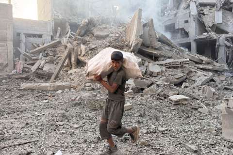 Ejército israelí ejecuta demoliciones en un campo de refugiados palestinos