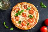 ¿Qué tal aprender a preparar una pizza margarita?