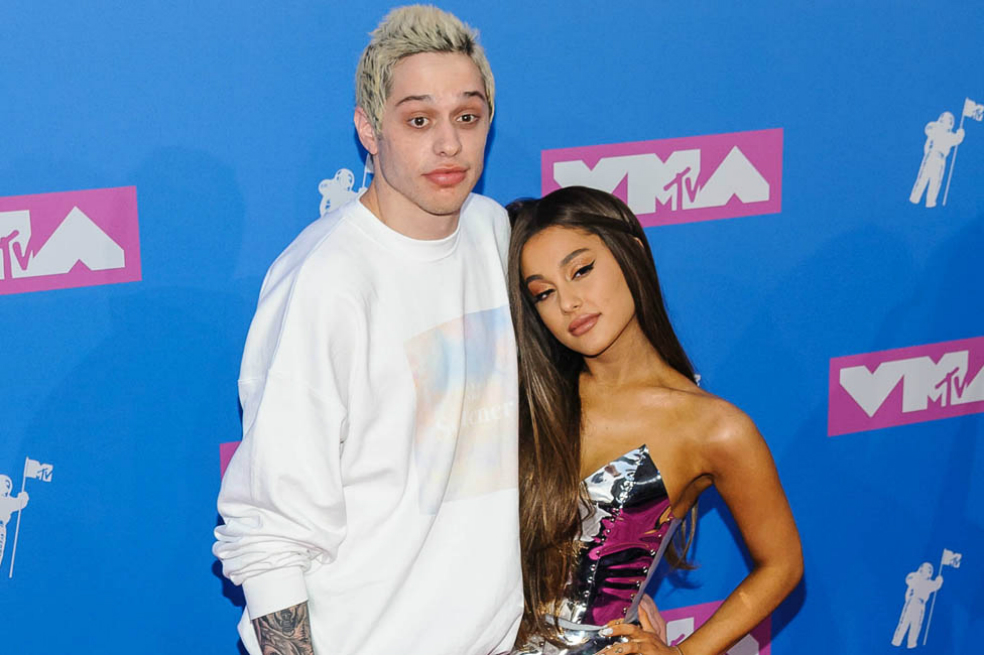 Pete Davidson y Ariana Grande. / Bang Showbiz