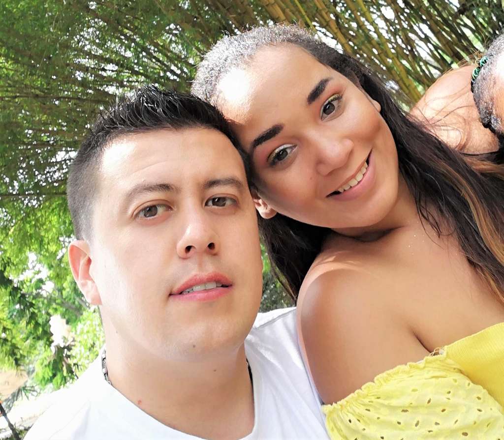 Álex González es patrullero de la Policía de Palmira. Su esposa, Lina Rodríguez, está hospitalizada. / Archivo Particular