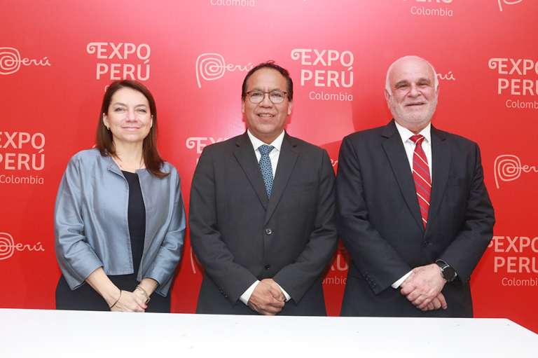 Amora Carvajal Roberto Sanchez y Felix de Neire