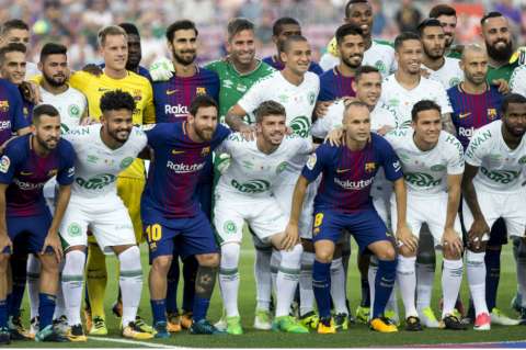 Barcelona rinde un homenaje a Chapecoense en el Trofeo Gamper