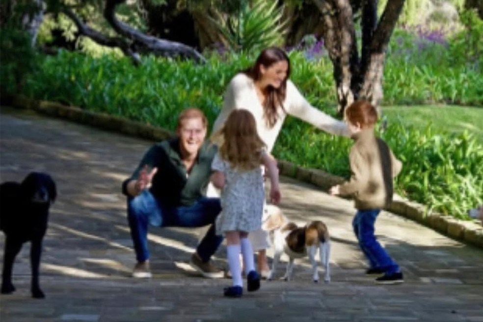 Harry y Meghan junto a sus hijos Archie y Lilibet