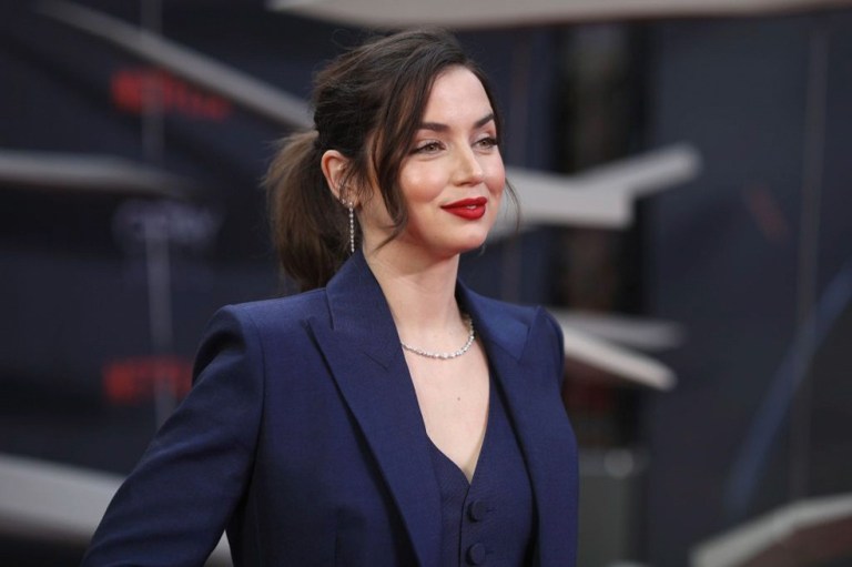 El nuevo corte de Ana de Armas es ideal para caras redondas y bajas estaturas