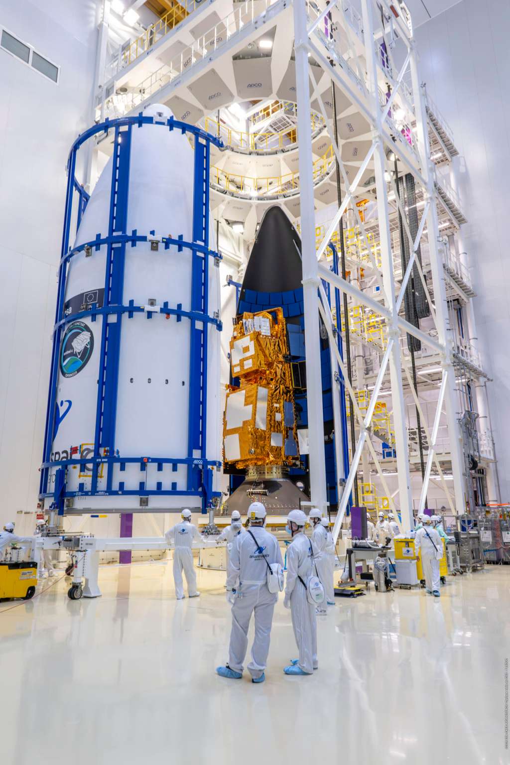 KOUROU (GUAYANA FRANCESA), 12/08/2025.- El primer satélite meteorológico europeo MetOp de segunda generación de Europa, MetOp-SG-A1, que alberga el Copernicus Sentinel-5 como parte de su paquete de instrumentos, se encuentra sellado dentro de la carena del cohete Ariane 6, listo para su lanzamiento desde el puerto espacial europeo de Kourou, en la Guayana Francesa mañana, miércoles 13 de agosto. EFE/ESA //SOLO USO EDITORIAL/SOLO DISPONIBLE PARA ILUSTRAR LA NOTICIA QUE ACOMPAÑA (CRÉDITO OBLIGATORIO)