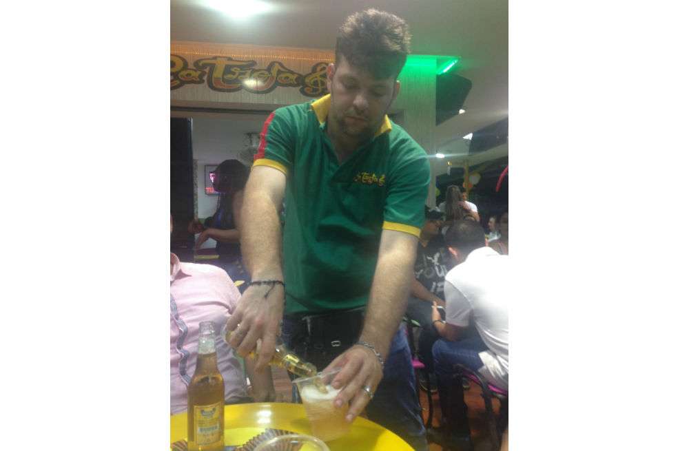 Andrés Otero, Mesero de La Troja. 