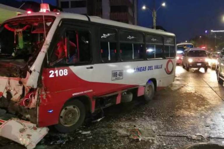 Quince personas lesionadas, tras accidente de tránsito en Cali