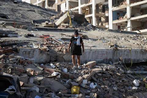 “Aquí veo mucha gente, pero no veo humanidad”: sobrevivientes del terremoto en Venezuela